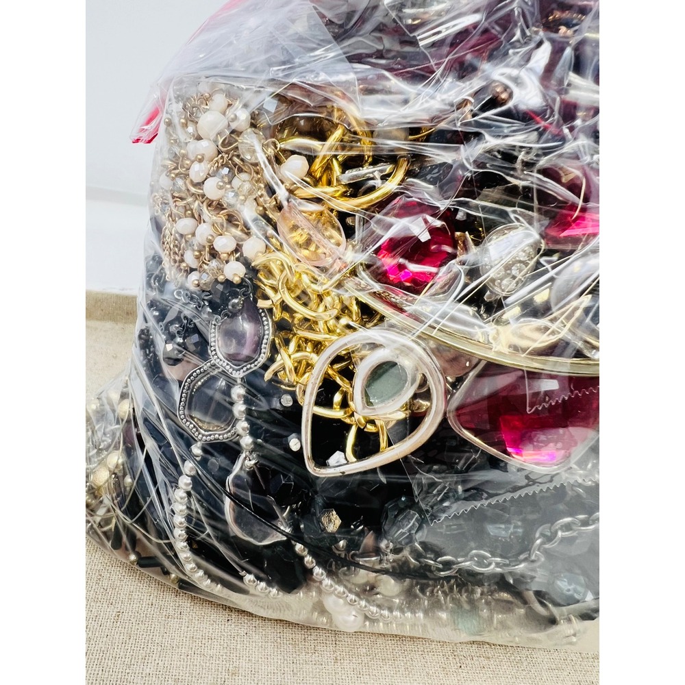 Vintage & Modern Gold & Silver Tone Mixed Metal Scrap/Wear Jewelry lot 9lbs - Picture 2 of 16